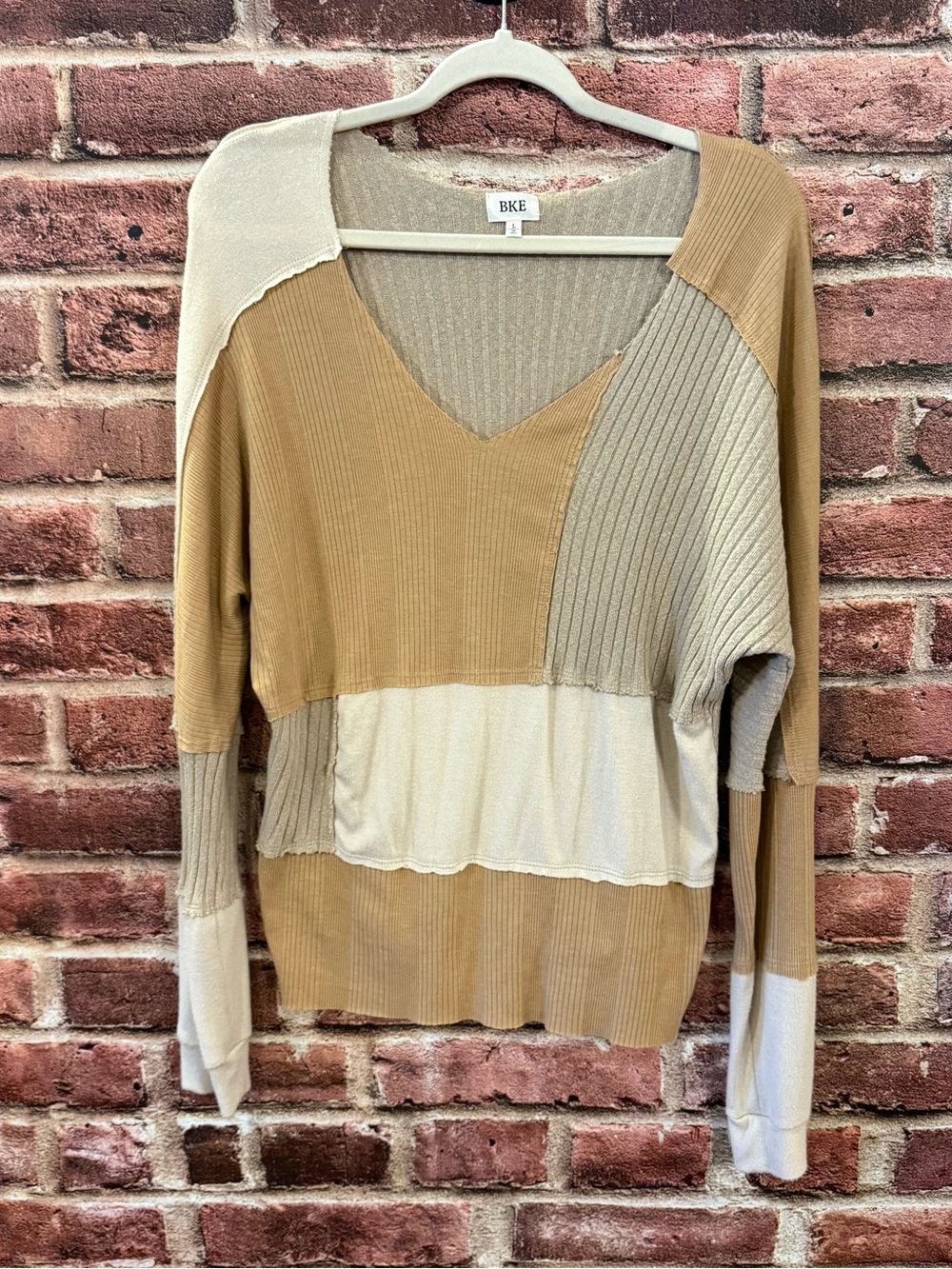 BKE Colorblock V-Neck Patchwork Sweater - Tan & Cream
